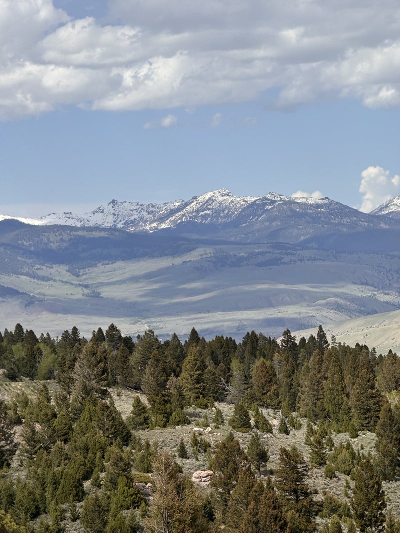 Mountains Clearly Visible, Peaks Curiosity Among Weathermen - Slide 